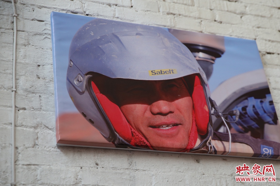 賽車的世界、更是男人的世界。圖為部分參展攝影作品。