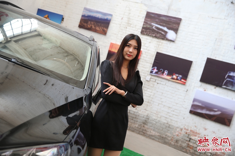 姐是車模，賽車的車。