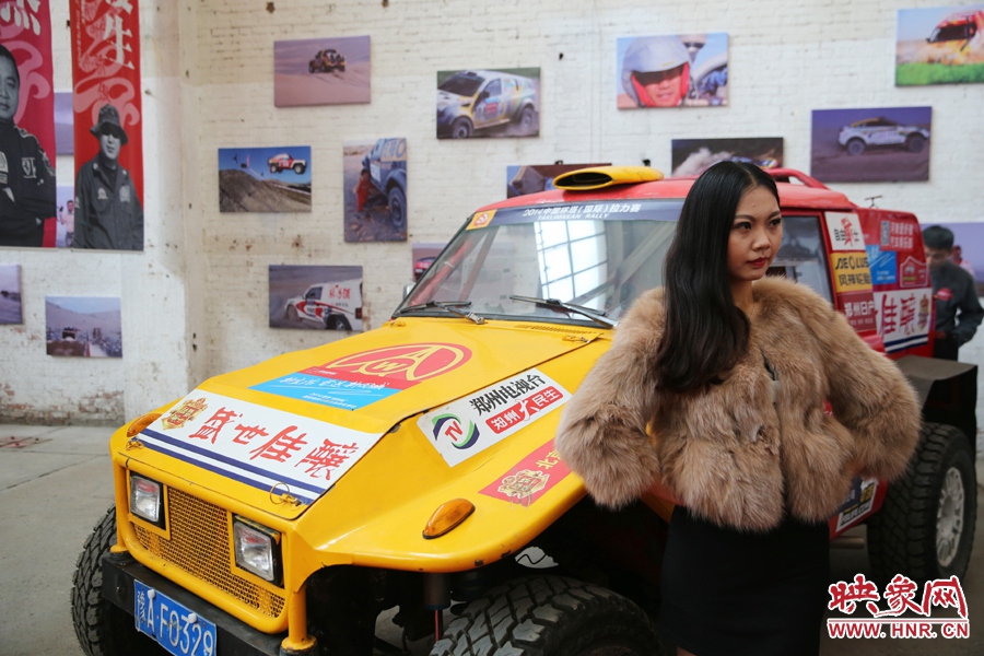 姐是車模，賽車的車。