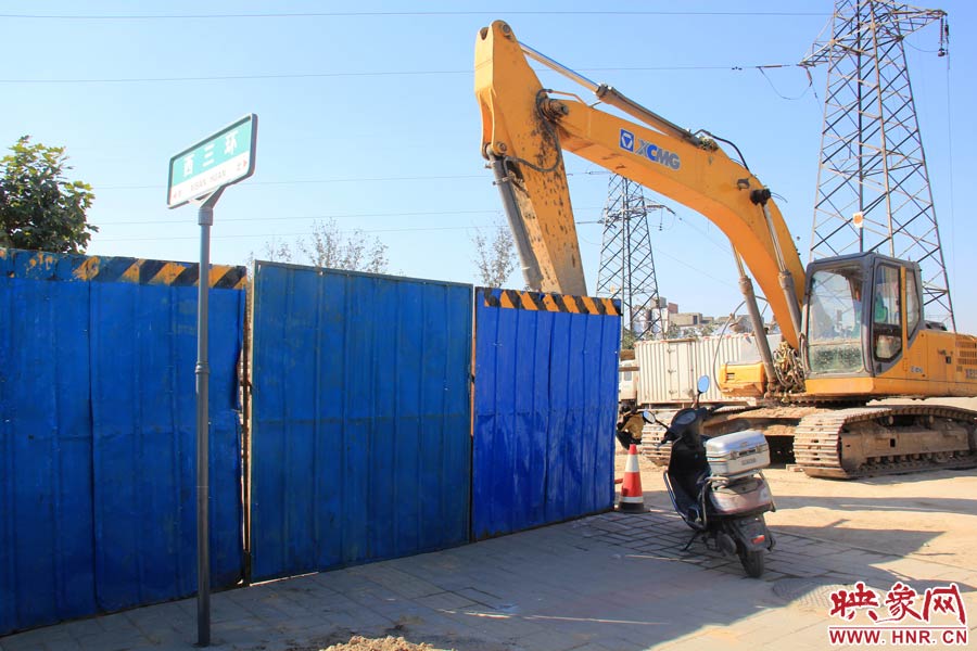 事發(fā)地點(diǎn)已經(jīng)拉起圍擋。