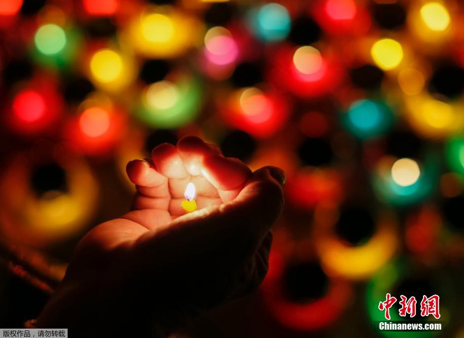 當?shù)貢r間2014年11月22日，烏克蘭基輔，民眾舉行儀式紀念1932-1933烏克蘭大饑荒81周年