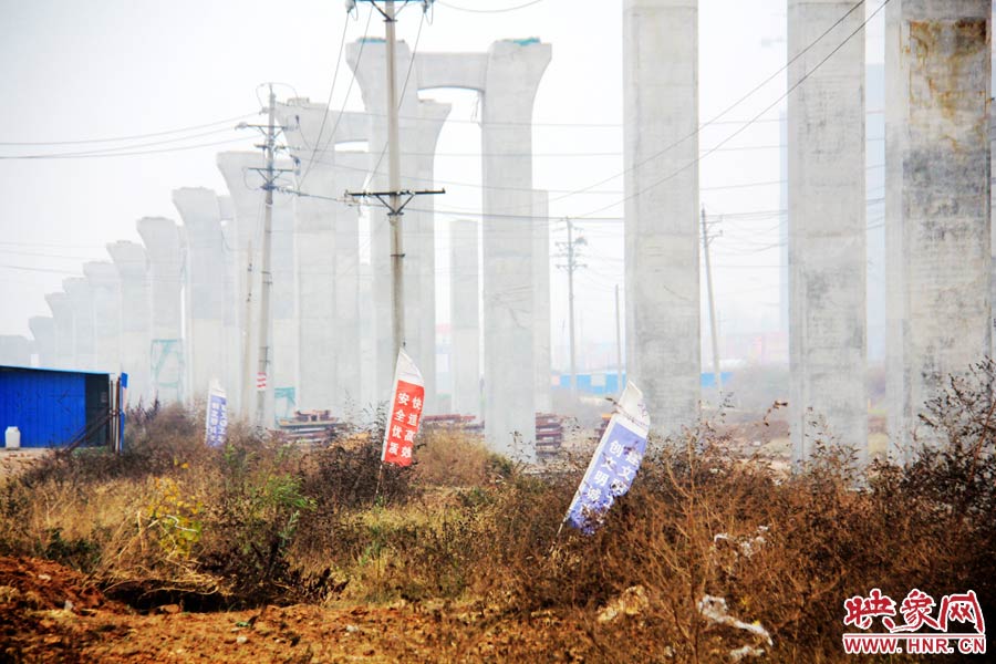 整個京廣快速路南段工程共分為六個工區(qū)，柴鍋轉盤處是京廣快速路南段三工區(qū)的施工區(qū)域。