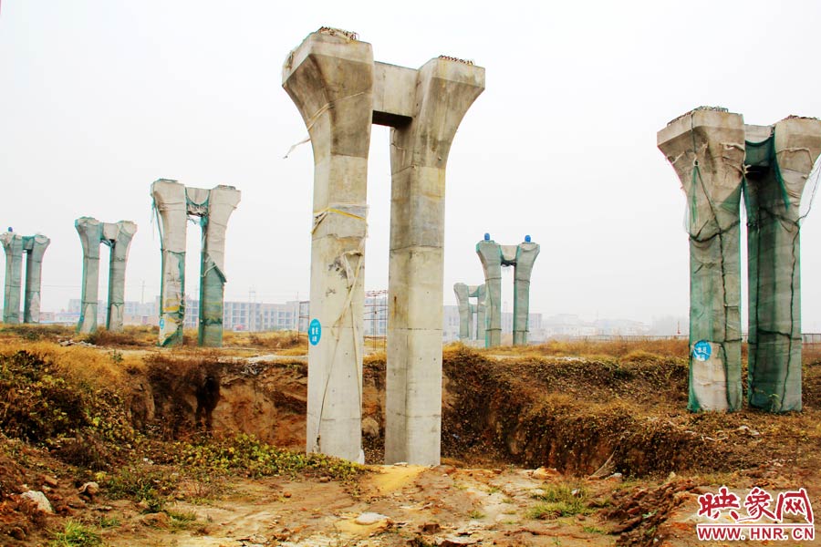 相關負責人也對外表示，投資15個億的項目，實際到賬的只有6000多萬元，所以工程被迫停下。