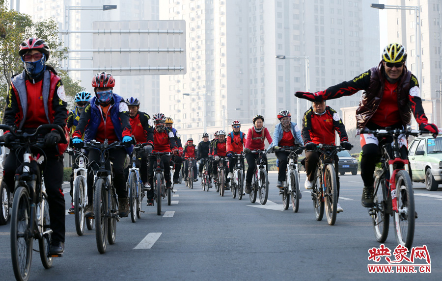 獻(xiàn)愛心、騎行天下，映象網(wǎng)騎行車友樂翻天