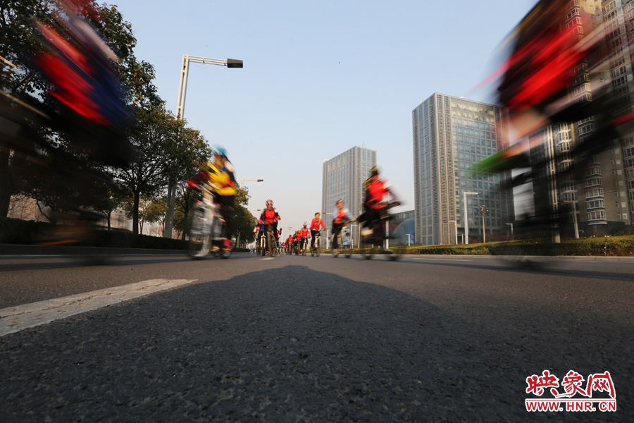 獻(xiàn)愛心、騎行天下，映象網(wǎng)騎行車友樂翻天