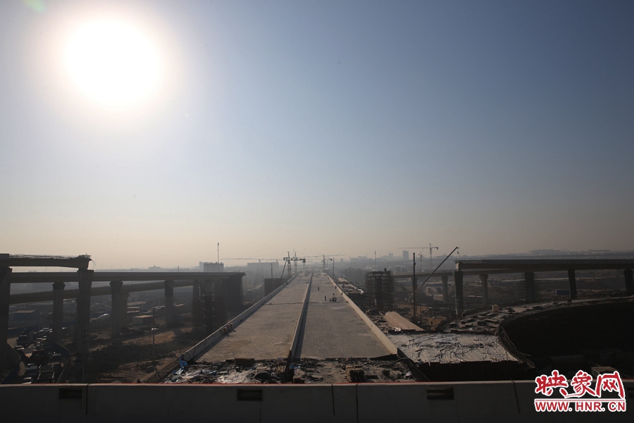 隴海高架從西四環(huán)上方通過。