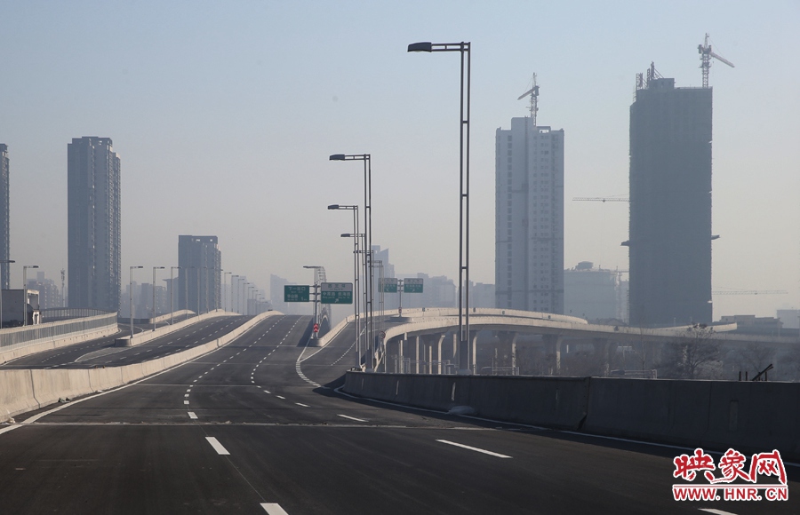 隴海高架與西三環(huán)立交。