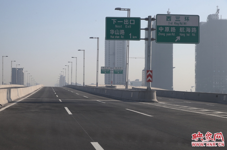 華山路方向與西三環(huán)出口。