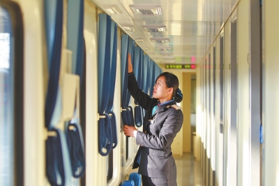 臥鋪車廂 半包式，更具私密性和舒適性。