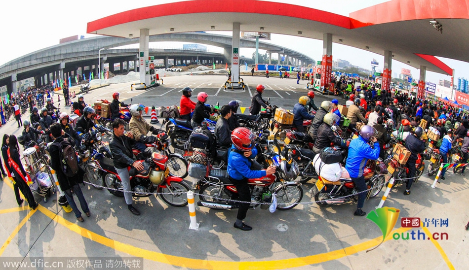 今年廣東、廣西兩省共193座中石化油站將為返鄉(xiāng)車主提供“6+X”免費服務，并將為1萬名“返鄉(xiāng)摩騎”免