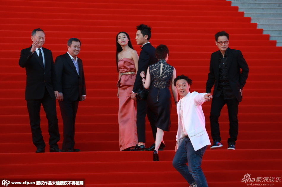 北影節(jié)閉幕豐胸美腿爭艷 新老女神齊來襲