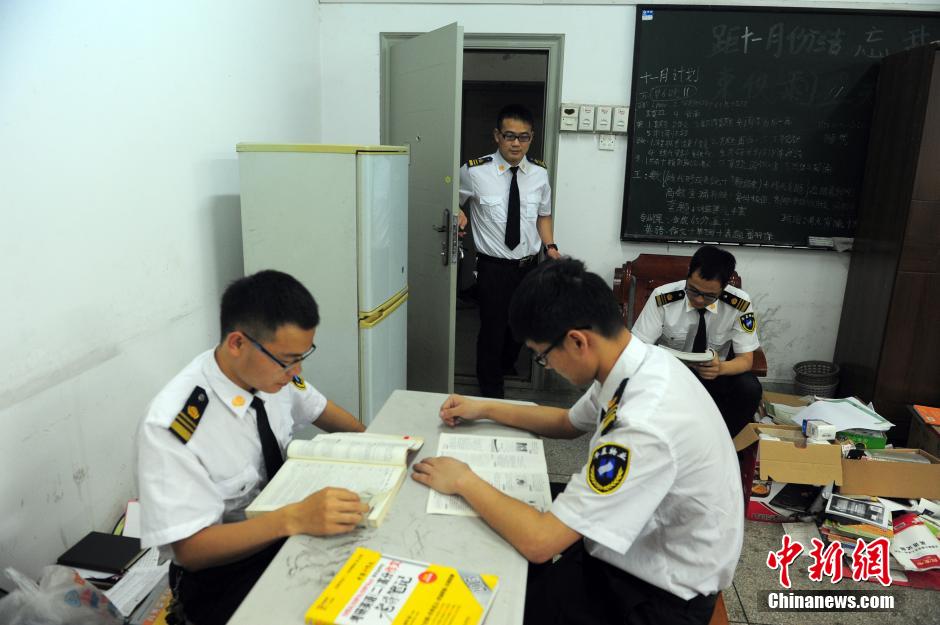 武漢高?！皠钪颈０矆F” 集體考上研究生