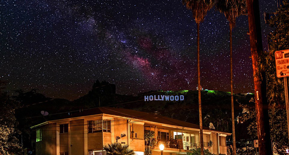 星空下的好萊塢。（網(wǎng)頁(yè)截圖）