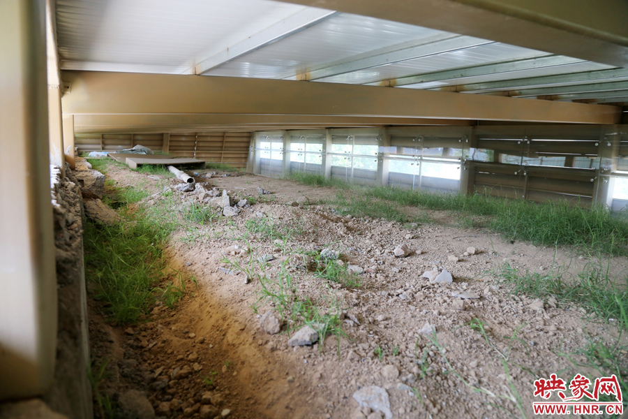 東側(cè)保護(hù)殼內(nèi)景。