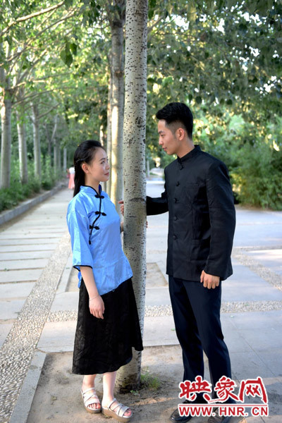 輕輕的凝視，勝卻了千言萬(wàn)語(yǔ)。