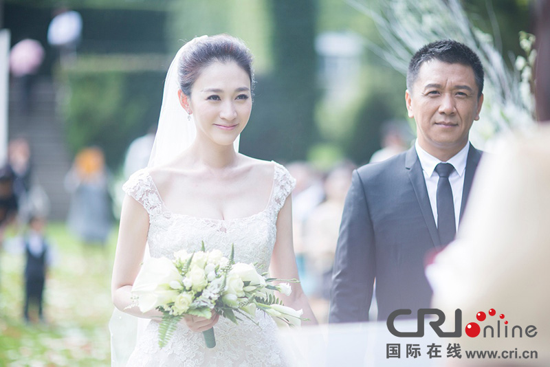 李小冉比利時(shí)辦婚禮 朱丹、鐘欣潼、應(yīng)采兒做伴娘