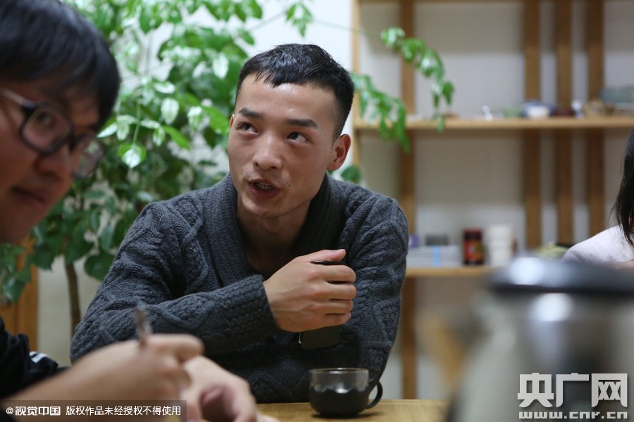 網(wǎng)絡(luò)紅人葉良辰現(xiàn)身浙江臺州，接受記者的專訪。