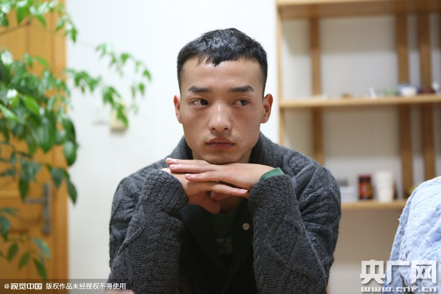 網(wǎng)絡(luò)紅人葉良辰現(xiàn)身浙江臺州，接受記者的專訪。