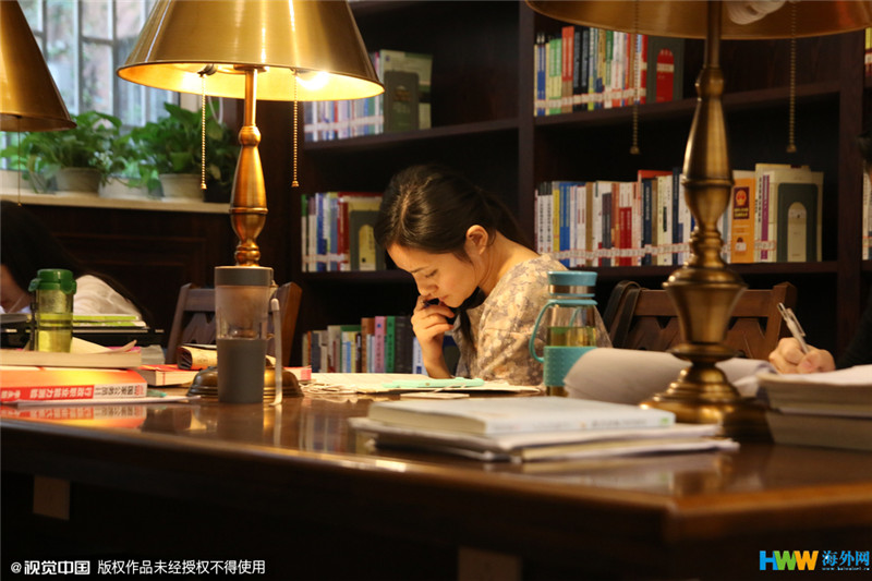 重慶大學(xué)改造翻新的“民國(guó)風(fēng)圖書館”走紅網(wǎng)絡(luò)，引得無(wú)數(shù)網(wǎng)友點(diǎn)贊