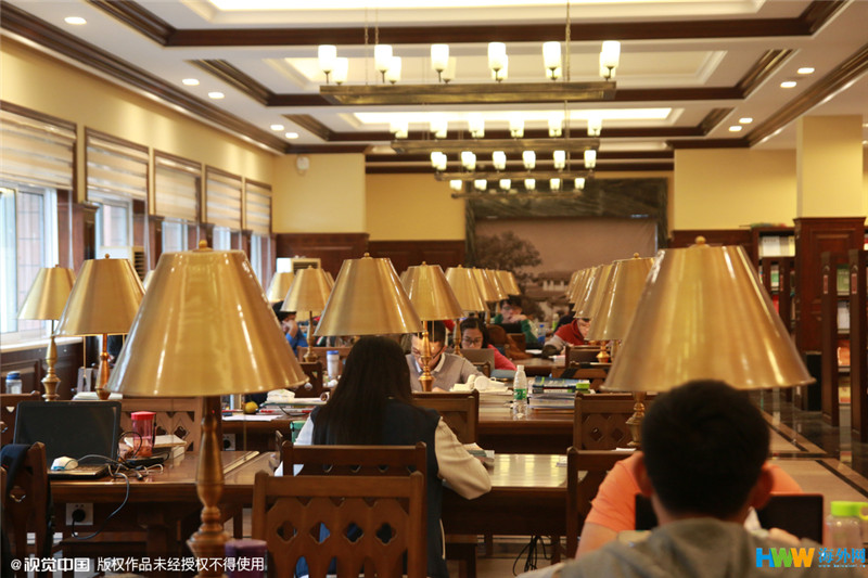 重慶大學(xué)改造翻新的“民國(guó)風(fēng)圖書館”走紅網(wǎng)絡(luò)，引得無(wú)數(shù)網(wǎng)友點(diǎn)贊