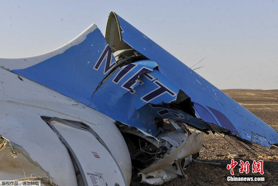 當(dāng)?shù)貢r間2015年10月31日，在埃及墜毀的俄羅斯客機殘骸散落在西奈半島的沙漠之中