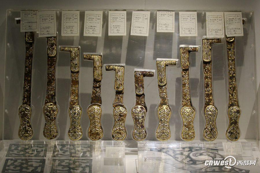 出土的車門飾。