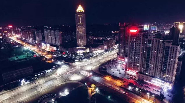 情人節(jié)最溫暖告白！84歲老人包下整樓示愛老伴