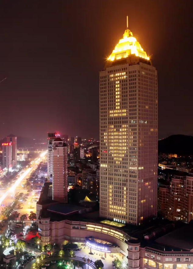 情人節(jié)最溫暖告白！84歲老人包下整樓示愛老伴