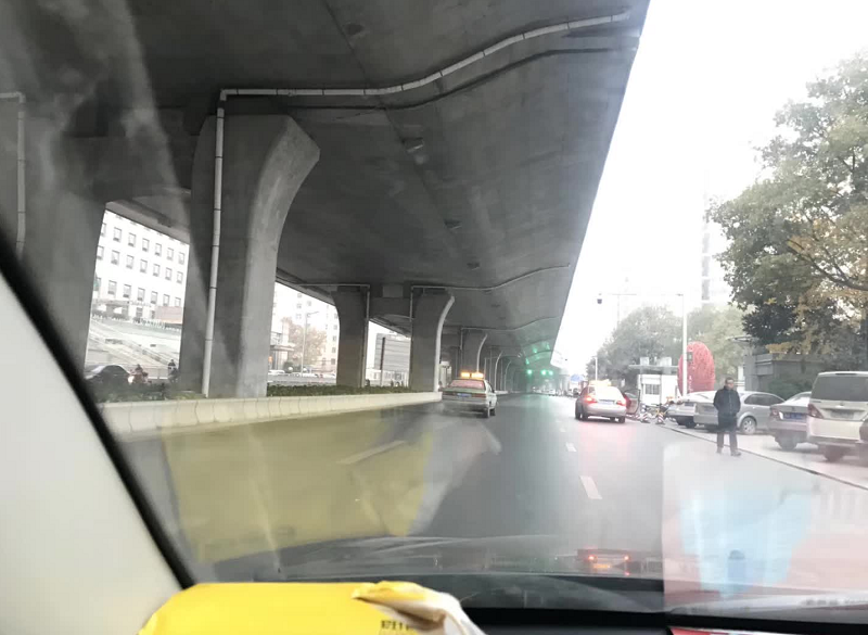 限行第一天！鄭州的早高峰是這個樣子的