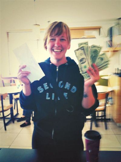 找到錢(qián)的“粉絲”會(huì)上傳一張與錢(qián)的合照。