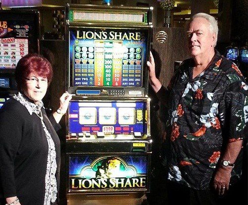 美國夫婦玩老虎機(jī)獲240萬美元大獎(jiǎng)為20年來首次