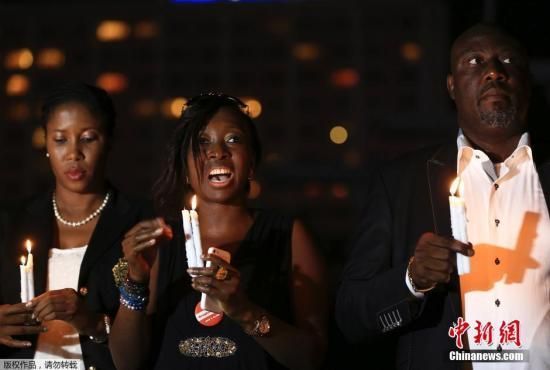 　資料圖：當(dāng)?shù)貢r間2014年8月26日，尼日利亞阿布賈，民眾舉行“帶回我們的女孩”活動為埃博拉病毒感