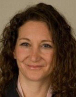 世衛(wèi)組織流感專家芒福德博士指出，H5N8病毒有可能會(huì)傳染給人。