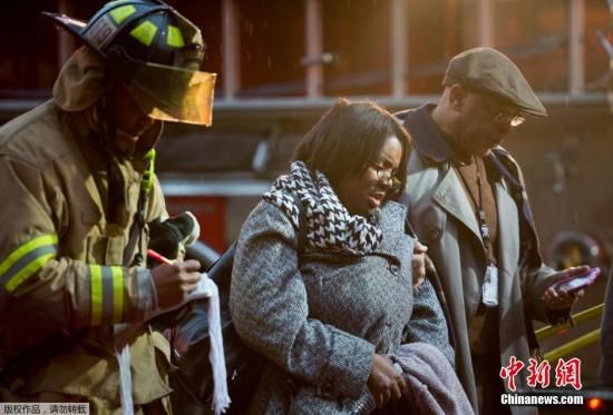 當(dāng)?shù)貢r間1月12日，美國華盛頓市中心朗方廣場站突然冒出濃煙，事件導(dǎo)致一名女性喪生。