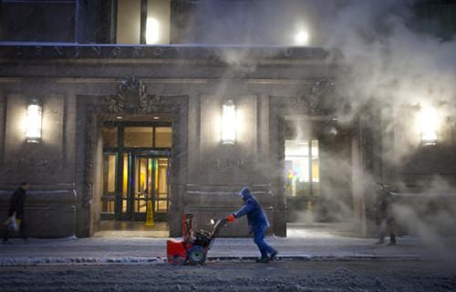 特大暴風(fēng)雪襲擊美國(guó)東北部，多州進(jìn)入緊急狀態(tài)。