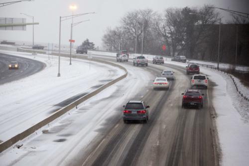 特大暴風(fēng)雪襲擊美國(guó)東北部，多州進(jìn)入緊急狀態(tài)。