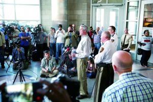 　圣路易斯縣檢方15日宣布，當(dāng)?shù)鼐揭炎カ@12日在弗格森市槍擊兩名執(zhí)勤警察的犯罪嫌疑人威廉斯。