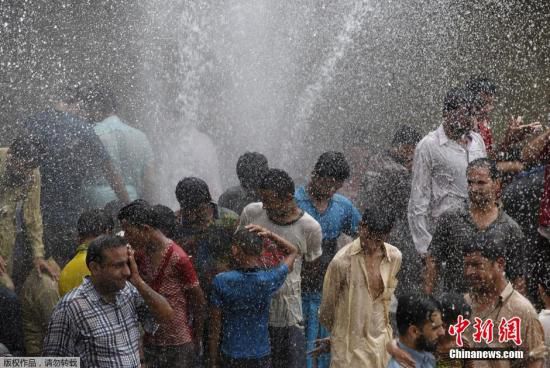 巴基斯坦經(jīng)熱浪折磨一周 已致1233人死亡 巴基斯坦經(jīng)熱浪折磨一周 已致1233人死亡