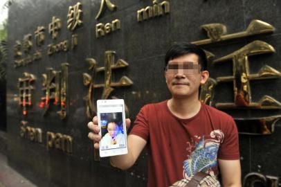 5月20日，成都市中級(jí)人民法院，駱先生再次將前女友告上法庭。