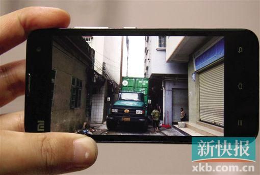 吳師傅的貨車被迫停留在現(xiàn)場幾天。