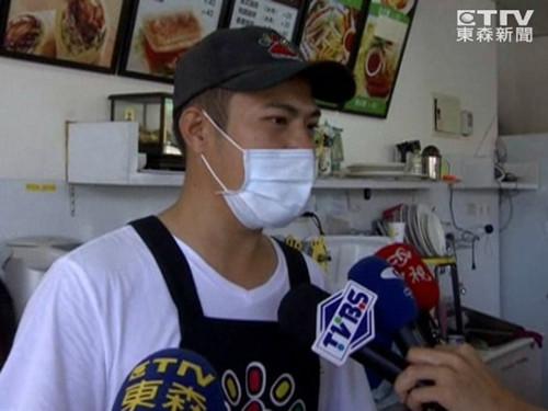 老板表示，妻子的主治醫(yī)師也說(shuō)過(guò)，確實(shí)有“驚嚇導(dǎo)致流產(chǎn)”的案例。