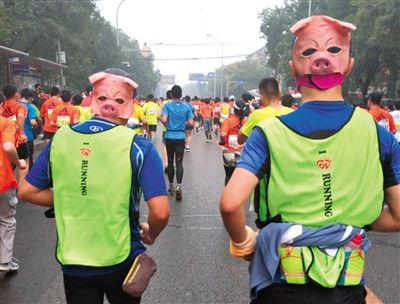 參賽現(xiàn)場，有“猴哥”就有“豬八戒”。