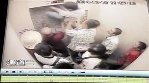 挖出的墻洞能讓一個身材嬌小的男子鉆出。