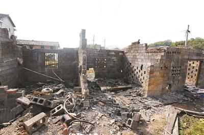 湖南省婁底市婁星區(qū)石井鎮(zhèn)山泉村橋溪港煤礦設(shè)備被搶劫一空，形成了廢墟