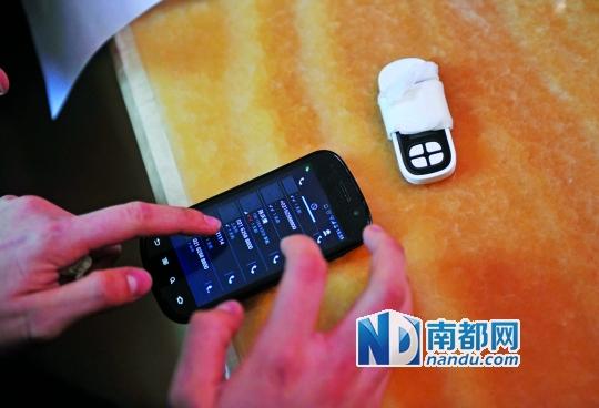 一個號碼為021-62588800的電話自稱上海靜安區(qū)公安分局，騙走了小程148萬。記者 梁煒培 攝