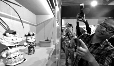 北京故宮吉祥物“壯壯”和“美美”昨天首度對外亮相。中新社發(fā)