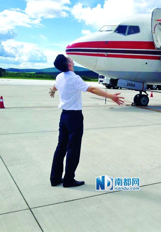 大媽坐飛機(jī)與巡查空少搭訕成功把女兒嫁出(圖) 大媽坐飛機(jī)與巡查空少搭訕成功把女兒嫁出(圖)