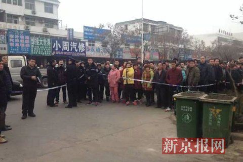 亳州路邊垃圾桶內(nèi)驚現(xiàn)碎尸。網(wǎng)友供圖