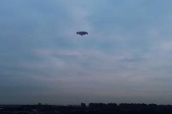 美天空驚現鋸齒狀不明飛行物 怪音嚇跑鳥群