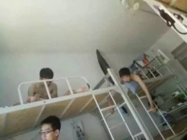 這個學(xué)校的男生宿舍火了！女同學(xué)都喊著要嫁
